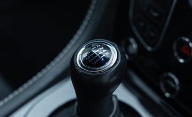 Aston Martin V12 Vantage S 20