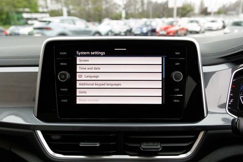 Volkswagen T-Roc STYLE TSI DSG 20