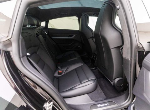 Porsche Taycan TURBO S 93KWH 10