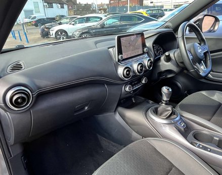 Nissan Juke 1.0 Juke N-Connecta DiG-T 5dr 17