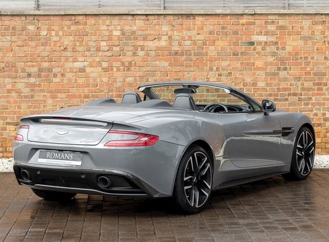 Aston Martin Vanquish Volante 7