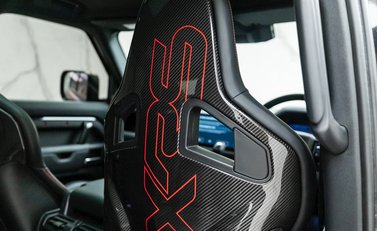 Land Rover Defender 110 V8 P525 URBAN XRS 17