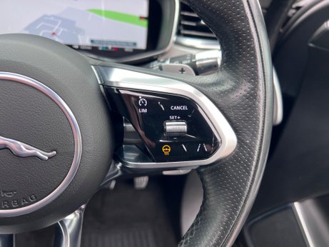 Jaguar F-Pace 2.0 D200 MHEV R-Dynamic SE Auto AWD Euro 6 (s/s) 5dr 18
