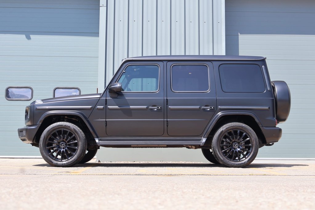 Mercedes-Benz G Series 2109 G 350 D 4MATIC AMG LINE PREMIUM MATT BLACK WRAPP 10