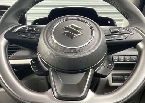 Suzuki Swift 1.2 Mild Hybrid Motion  25