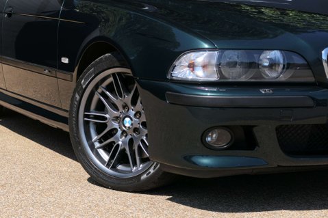 BMW M5 4.9 M5 4dr 8
