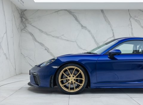 Porsche Cayman GT4 (718) 36