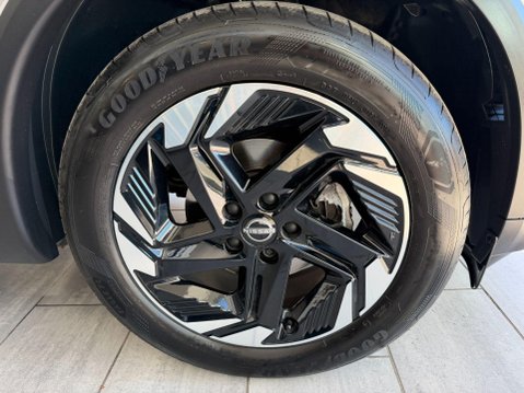 Nissan Qashqai 1.3 DIG-T MHEV N-Connecta XTRON Euro 6 (s/s) 5dr 4