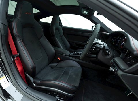 Porsche 911 (992) Carrera 4 GTS 10
