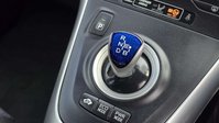 Toyota Auris 1.8 VVT-h T Spirit Hatchback 5dr Petrol Hybrid CVT Euro 5 (s/s) (136 ps) 27
