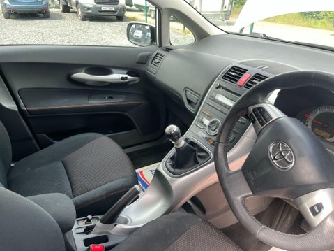 Toyota Auris 1.6 V-Matic SR Euro 5 5dr 6
