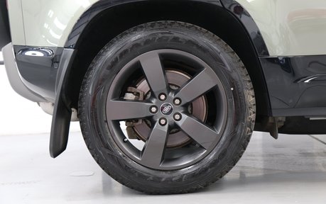 Land Rover Defender D300 X-dynamic HSE - Air Suspension and Electric Tow Bar 26