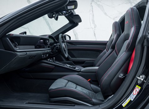 Porsche 911 Targa 4 GTS (992) 23