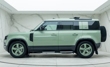 Land Rover Defender 110 D300 75TH LIMITED EDITION 2