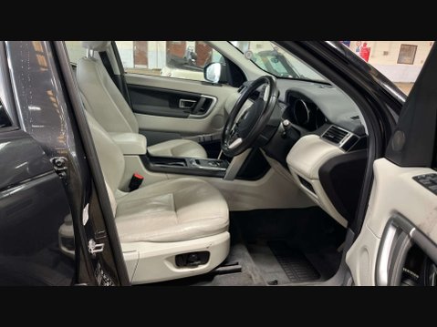 Land Rover Discovery Sport 2.0 Discovery Sport Black HSE TD4 Auto 4WD 5dr 11