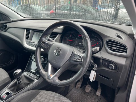 Vauxhall Grandland X 1.2 Turbo SE Euro 6 (s/s) 5dr 18