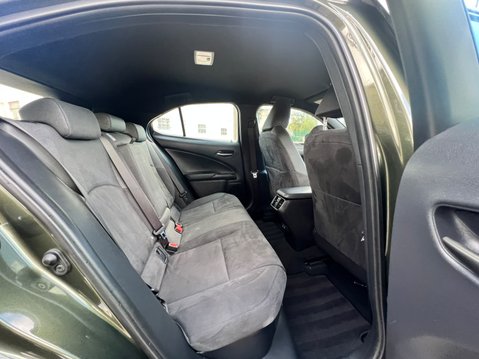 Lexus Ux 250H 56