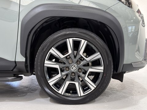 Toyota Yaris Cross PREMIERE EDITION 29