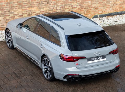 Audi RS4 Avant 9