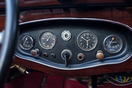 Mercedes-Benz 220 W21 17