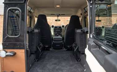 Land Rover Defender 90 Autobiography Edition 29