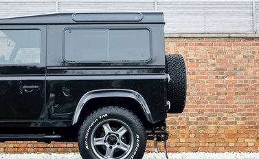 Land Rover Defender 90 XS Bowler 28