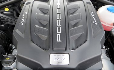 Porsche Macan Turbo 24