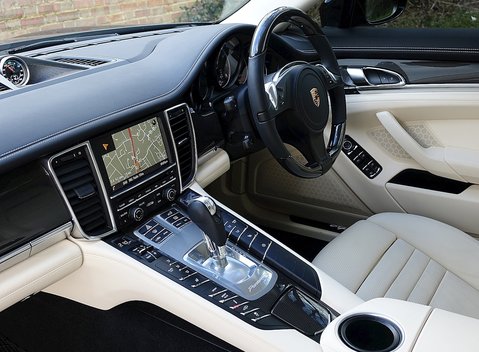 Porsche Panamera Turbo 11