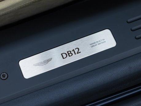 Aston Martin DB12 Volante