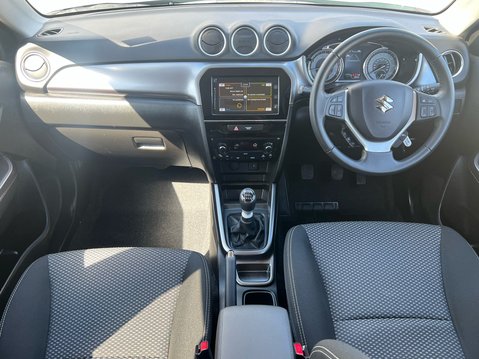 Suzuki Vitara SZ-T BOOSTERJET MHEV 10