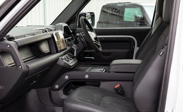 Land Rover Defender 90 V8 17