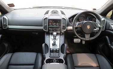 Porsche Cayenne Turbo Merdad 12