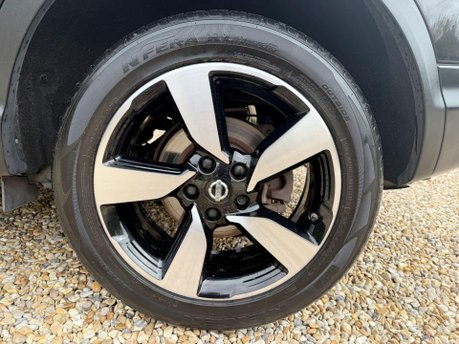 Nissan Qashqai 1.2 DIG-T N-Connecta 2WD Euro 6 (s/s) 5dr 12