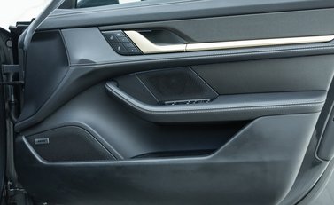 Porsche Taycan TURBO S 30