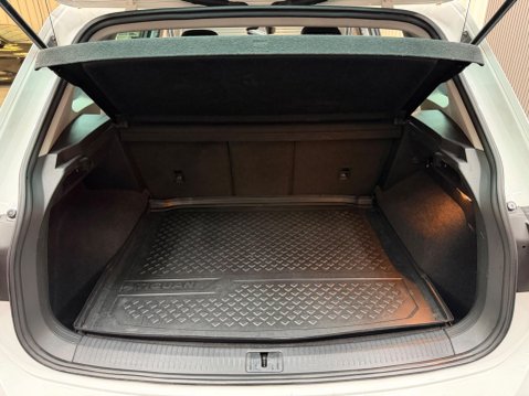 Volkswagen Tiguan 2.0 TDI SE Navigation 4Motion Euro 6 (s/s) 5dr 38