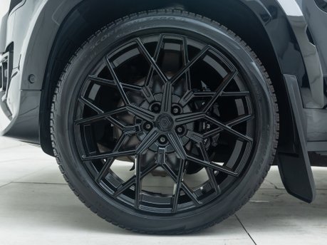 Land Rover Defender 90 V8 P525 URBAN 