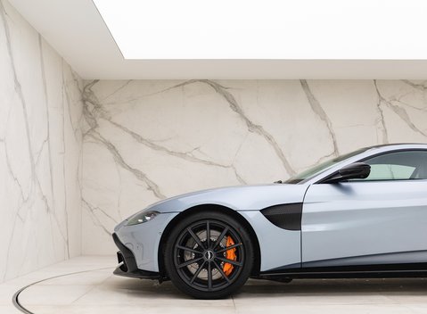 Aston Martin V8 Vantage 22