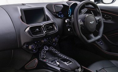 Aston Martin V8 Vantage 13