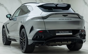 Aston Martin DBX 707 10