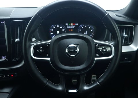 Volvo XC60 2.0 B5 MHEV R-Design SUV 5dr Petrol Hybrid Auto Euro 6 (s/s) (250 ps) 19