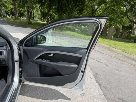 Volvo V70 2.0 V70 SE Luxury D4 Auto 5dr 23