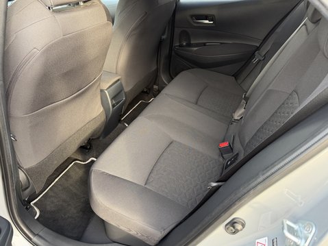Toyota Corolla 1.8 VVT-i Hybrid Design 5dr CVT 37