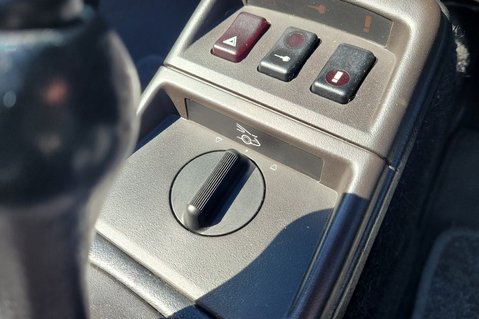Porsche 911 CARRERA 2 48
