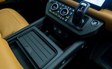 Land Rover Defender 110 V8 P525 22