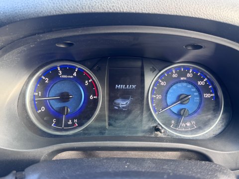 Toyota Hilux INVINCIBLE 4WD D-4D DCB 17