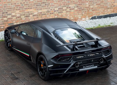 Lamborghini Huracan LP640-4 Performante 9