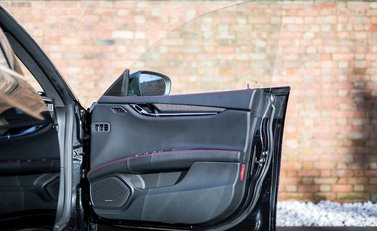 Maserati Quattroporte DV6 22