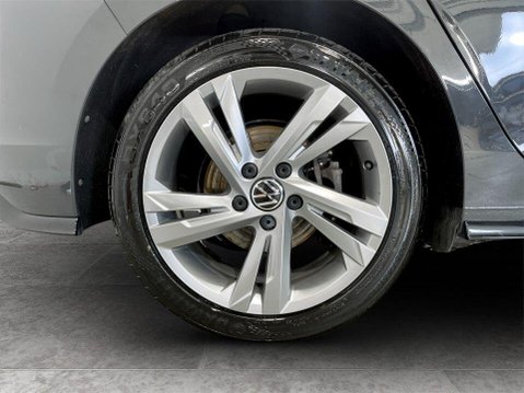 Volkswagen Golf 1.5 eTSI MHEV R-Line Hatchback 5dr Petrol Hybrid DSG Euro 6 (s/s) (150 ps) 10