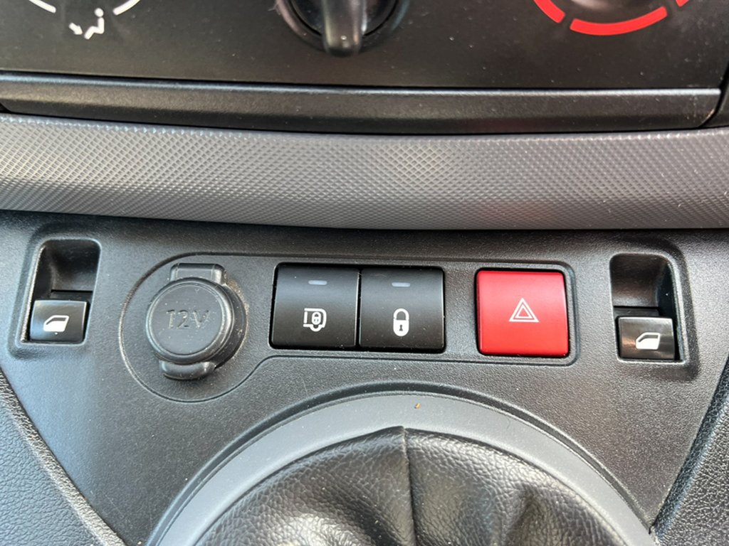 2017 Peugeot PartnerSWB L1H1 Low Roof Professional Air Con EURO 6 NO V — thumbnail 30 of 51