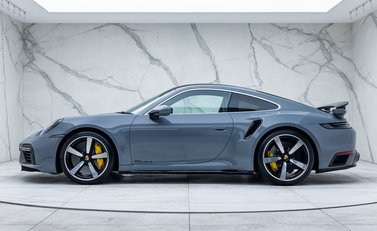Porsche 911 Turbo S (992) 2